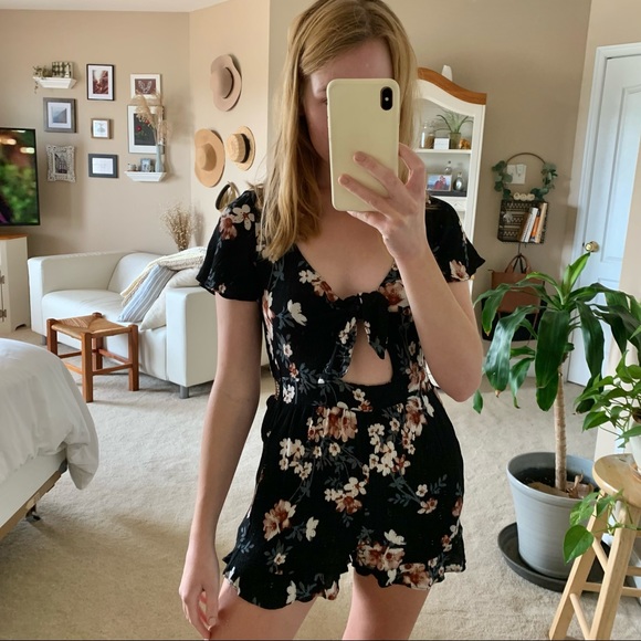 American Eagle Floral Keyhole Romper - Picture 1 of 7